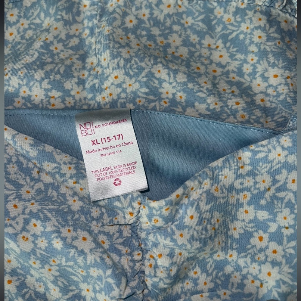 Baby blue dress with white daisy flower pattern - Picture 4 of 4